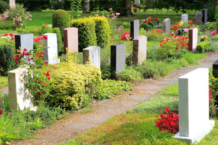 Bestattungen auf Friedhöfen im Landkreis Ostallgäu, Angebot bei Bestattungen Klaus inn Reutte